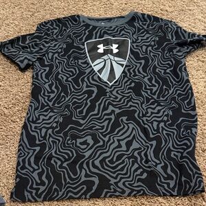 Under Armour Black and Gray Patterned Tee YXL